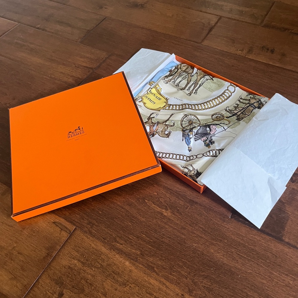 Hermes silk scarf Promenade de Longchamp - Picture 16 of 16